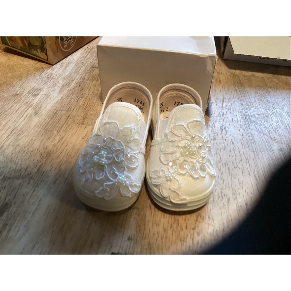 Pitter Patter Toddler Girls White Canvas Floral Lace Sneakers Size 6W Vintage